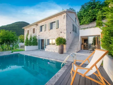 Rent, house, 85m², Nalježići, Kotor - image 1