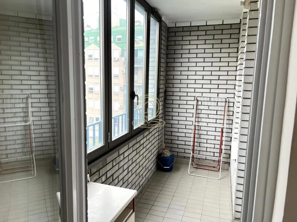 Izdavanje, trosoban stan, 89m², Vračar Sve Podlokacije, Beograd