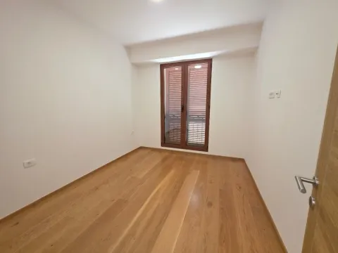 Izdavanje, jednosoban stan, 42m², Pod Goricom, Podgorica - image 2