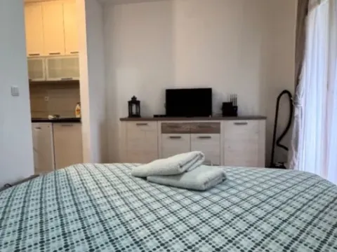 Izdavanje, jednosoban stan, 28m², Stari Aerodrom, Podgorica - image 4