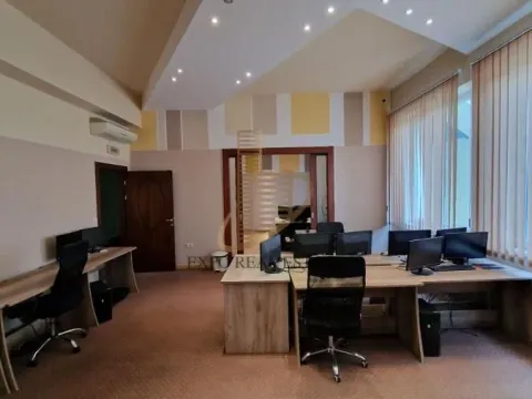 Izdavanje, poslovni prostor, 690m², Novo naselje, Novi Sad - image 17