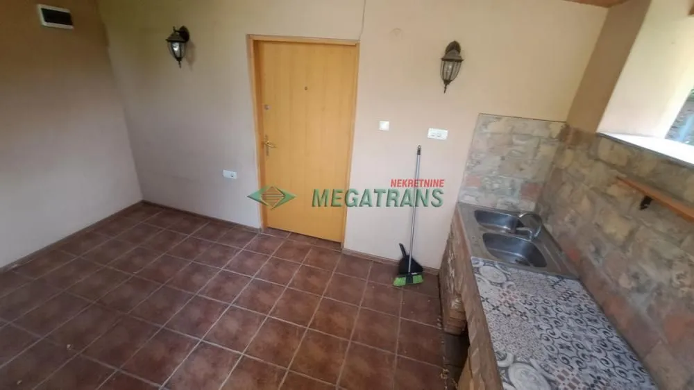Izdavanje, kuća, 200m², Salajka, Novi Sad Sve Podlokacije
