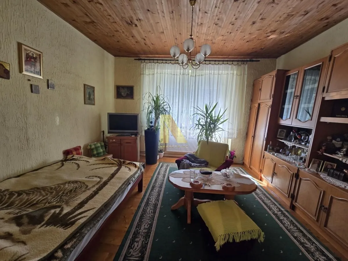 Prodaja, kuća, 203m², Salajka, Novi Sad Sve Podlokacije