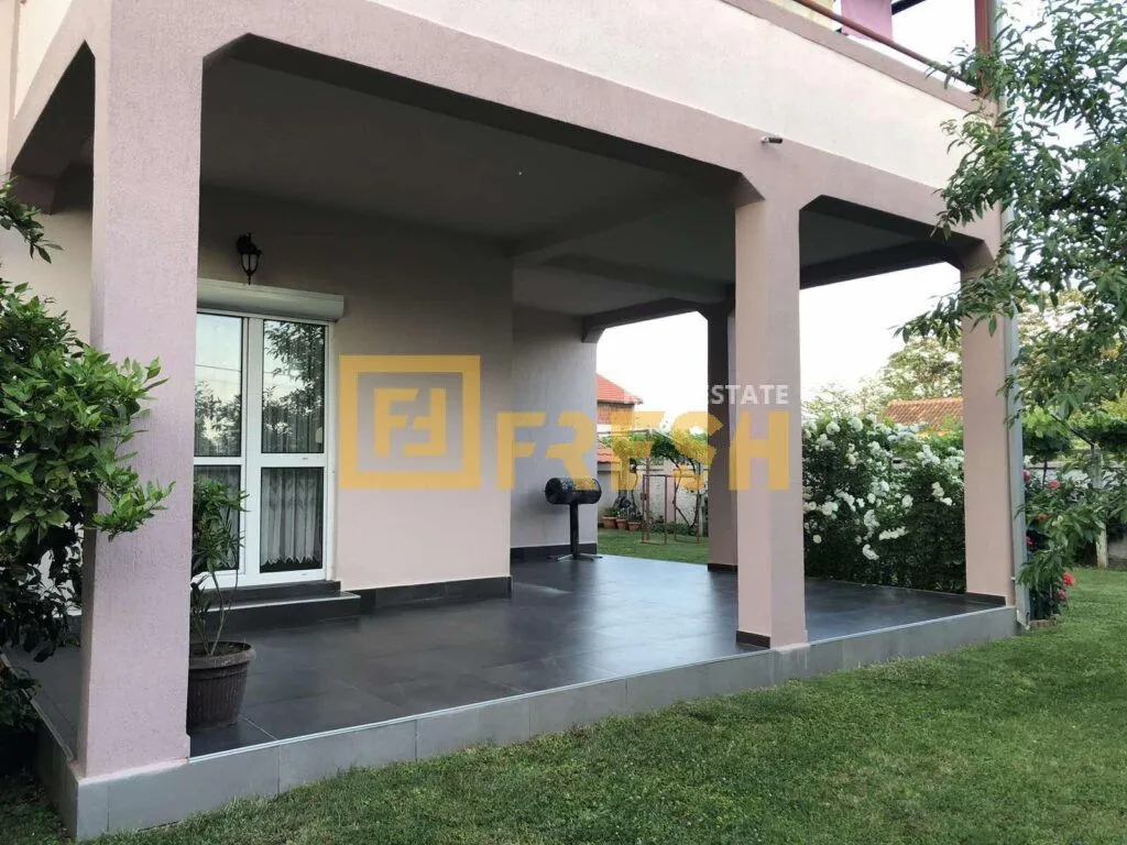 Izdavanje, kuća, 300m², Kokoti, Podgorica