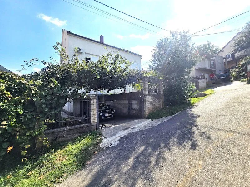 Prodaja, kuća, 300m², Zagorič, Podgorica
