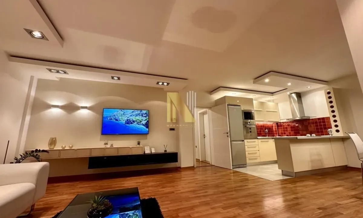 Izdavanje, kuća, 250m², Lipov gaj, Novi Sad Sve Podlokacije