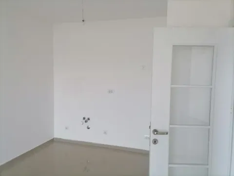 Sale, one bedroom apartment, 53m², Šušanj, Bar - image 9
