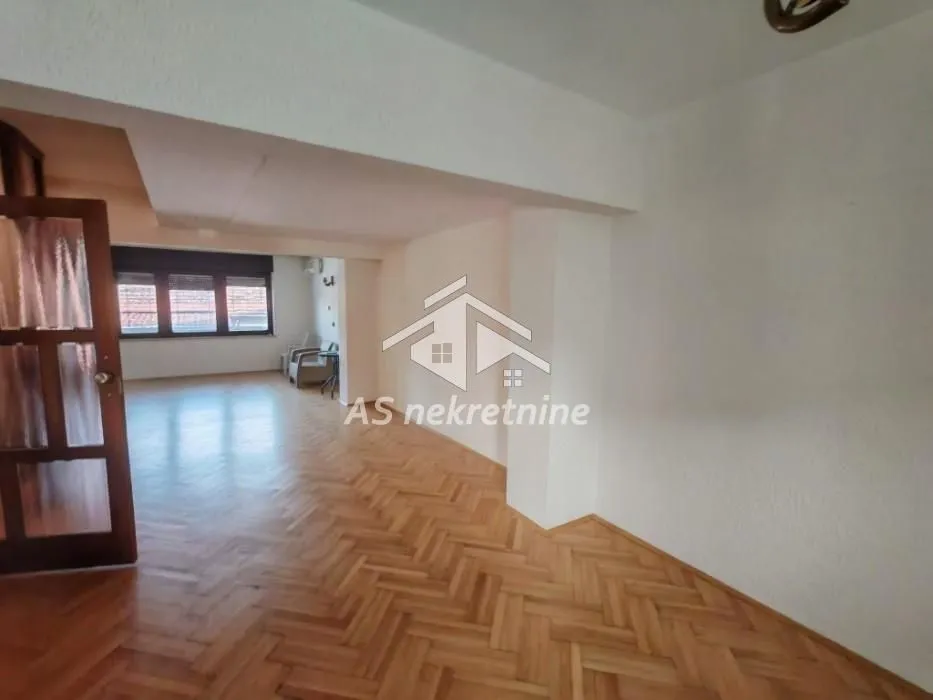 Izdavanje, kuća, 360m², Voždovac Sve Podlokacije, Beograd