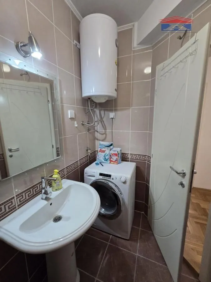 Izdavanje, trosoban stan, 64m², Sajmište, Novi Sad