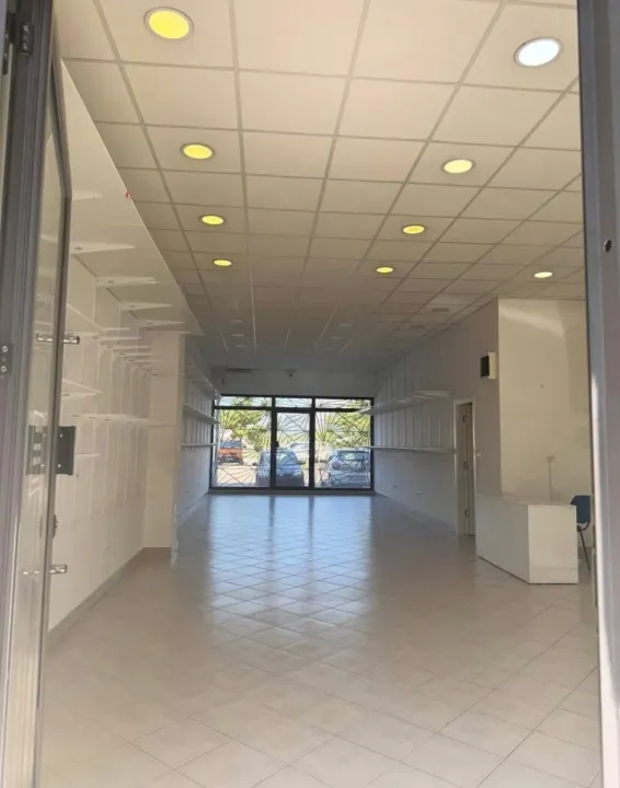 Izdavanje, poslovni prostor, 120m², Stari Aerodrom, Podgorica