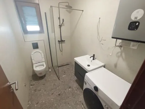 Izdavanje, jednosoban stan, 50m², Centar, Podgorica - image 8