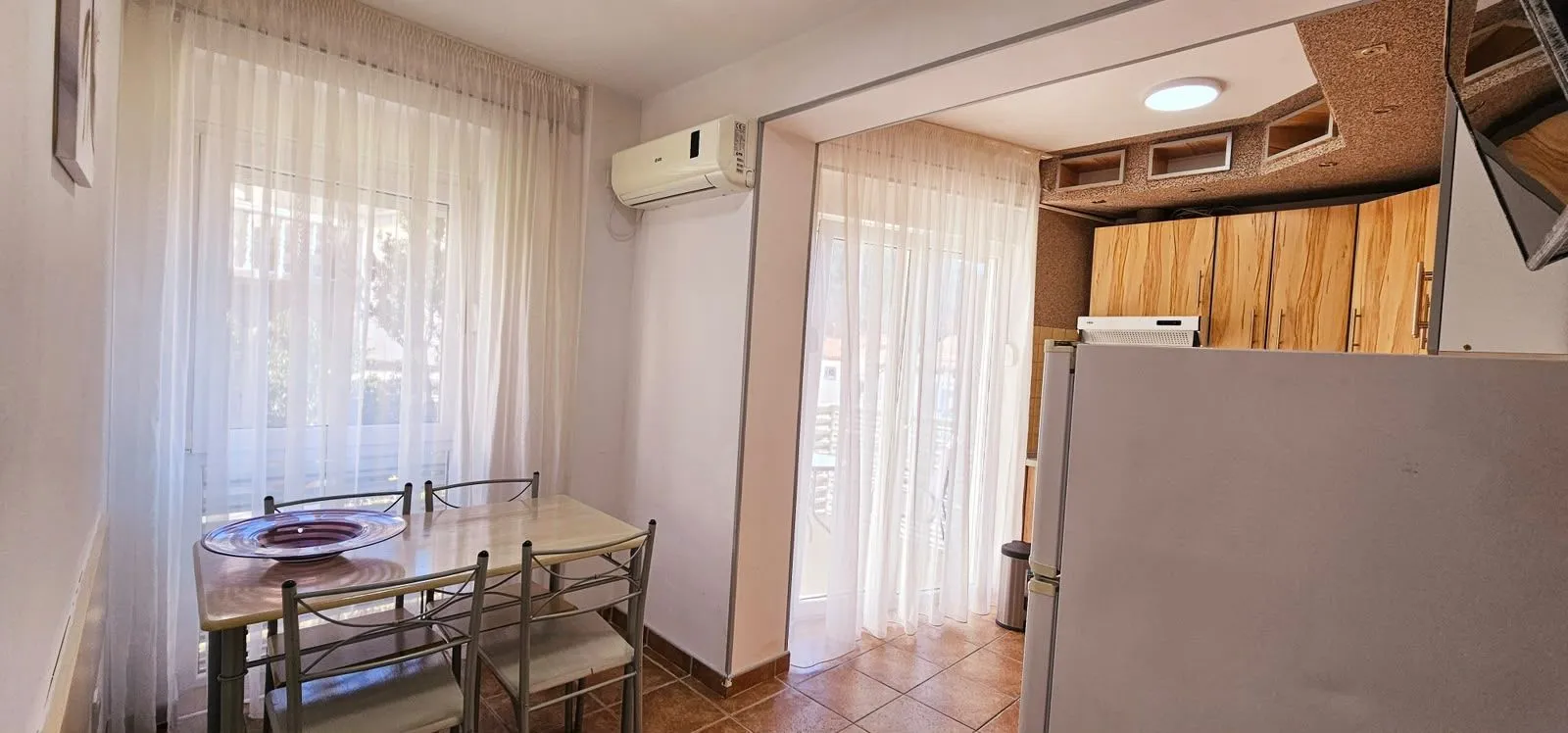 Kitchen with dining area and access to the terrace.