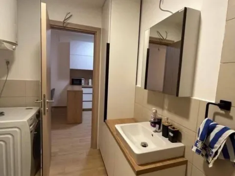 Izdavanje, trosoban stan, 85m², Budva, Crna Gora - image 9