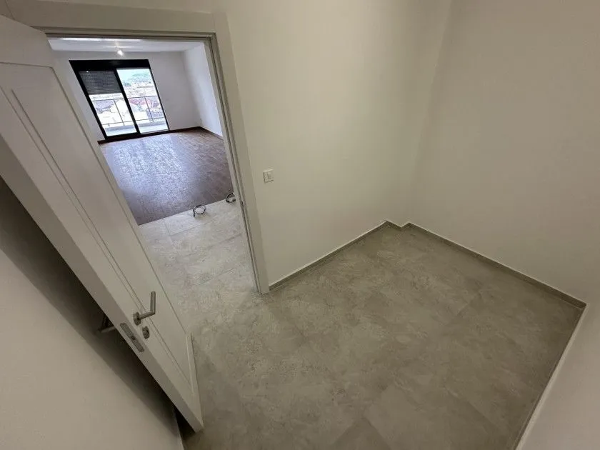 Prodaja, trosoban stan, 127m², Tološka šuma, Podgorica
