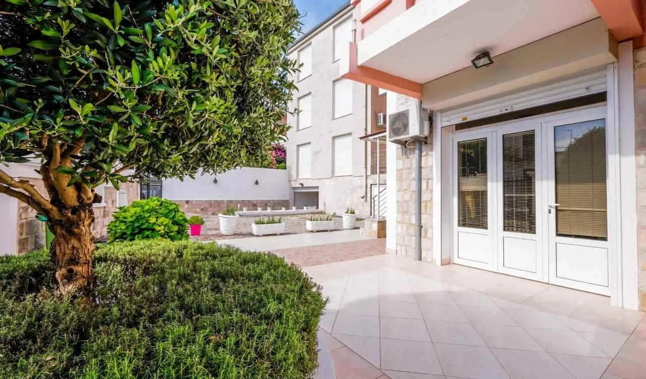 Prodaja, ugostiteljski objekat, 1256m², Podkošljun, Budva