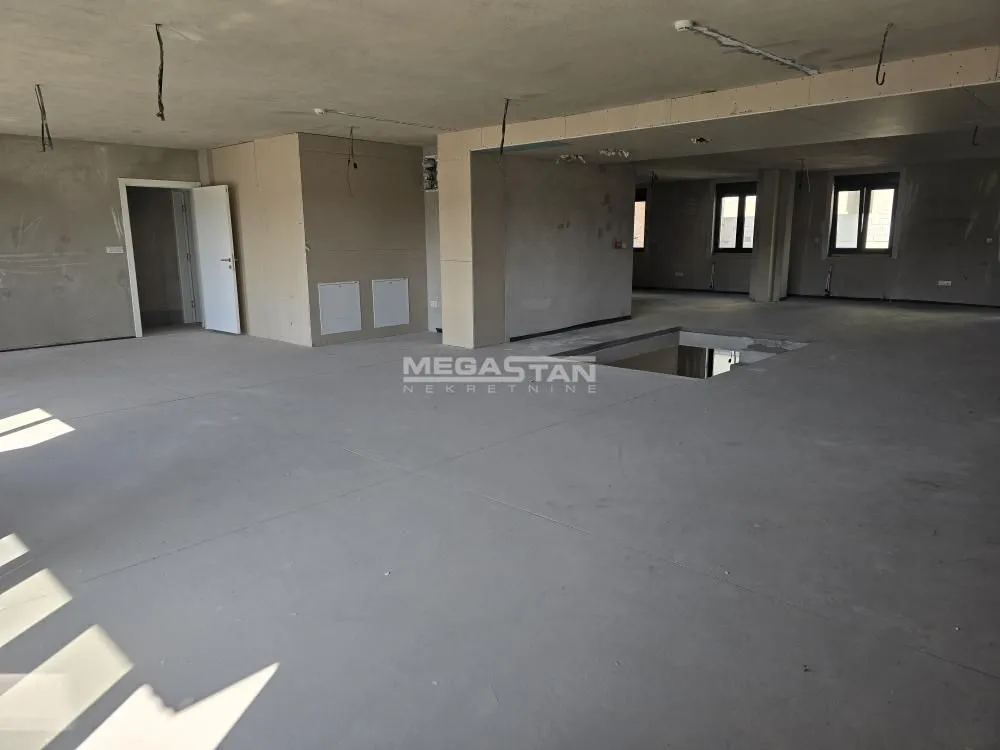 Sale, office space, 245m², Šumice, Beograd