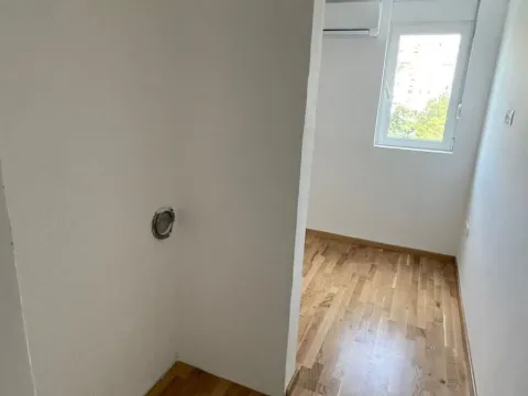 Prodaja, trosoban stan, 93m², Podgorica, Crna Gora - image 5