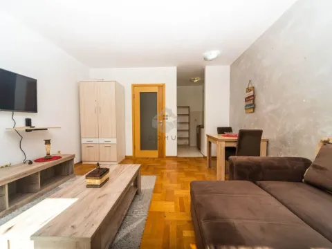 Rent, studio apartment, 28m², Stari Aerodrom, Podgorica - image 2