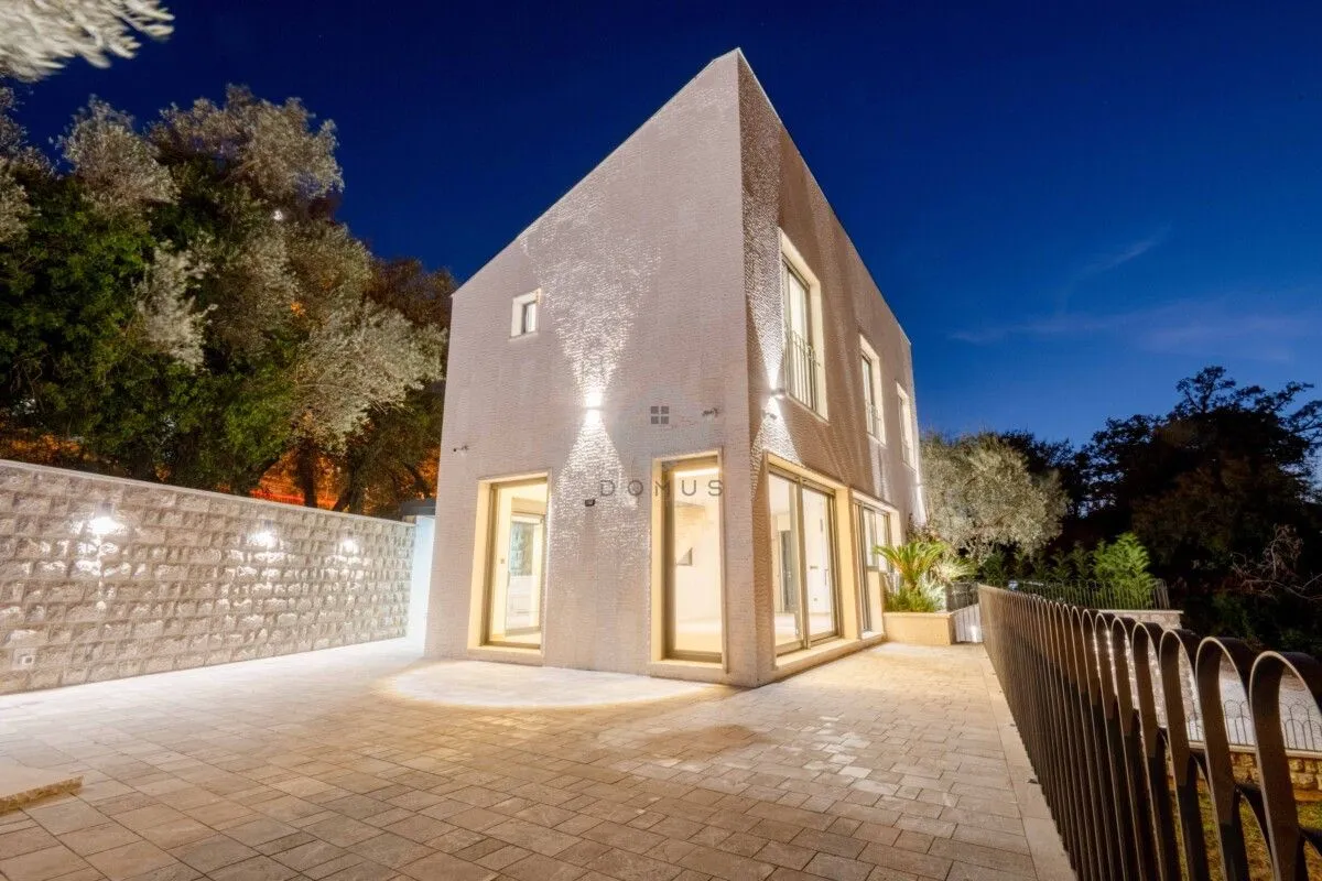 Sale, house, 240m², Kamenovo, Budva