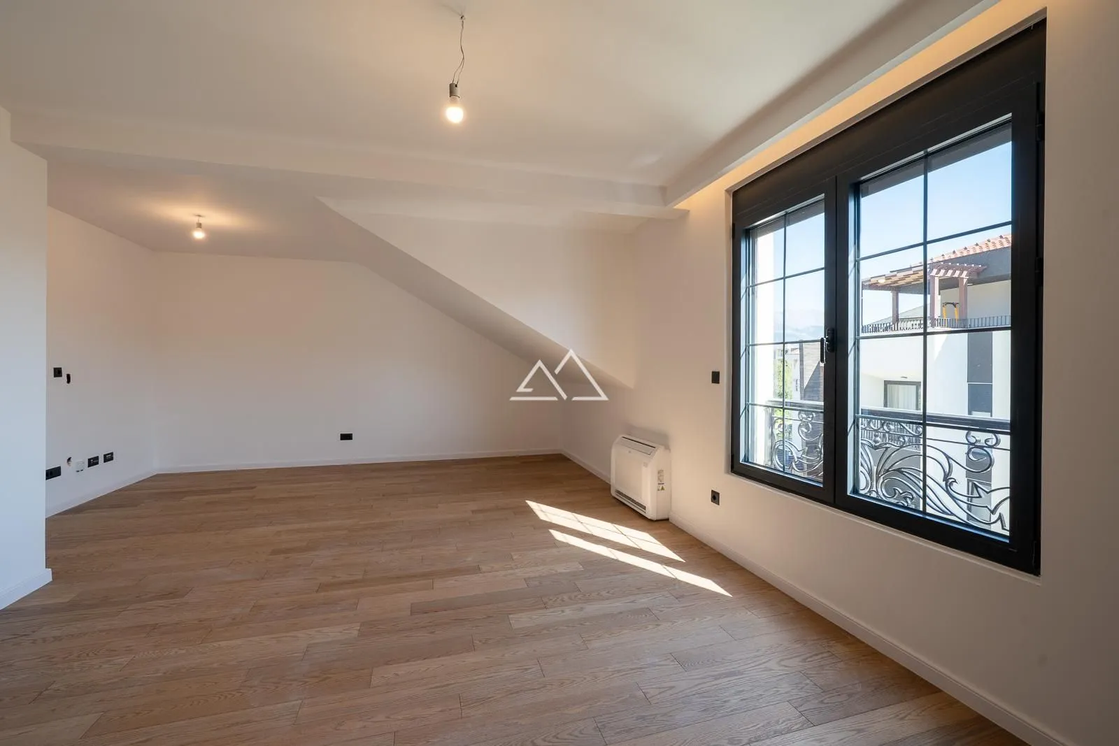Prodaja, trosoban stan, 96m², Centar, Tivat