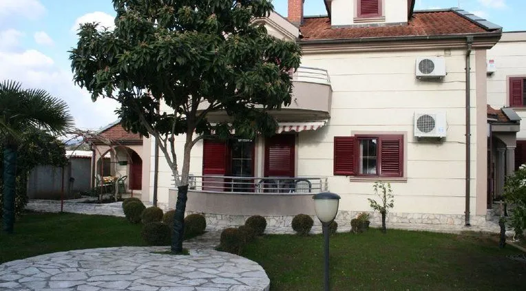 Izdavanje, kuća, 250m², Donja Gorica, Podgorica
