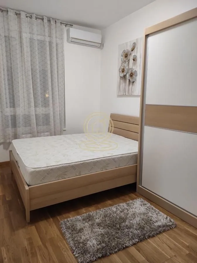 Izdavanje, dvosoban stan, 60m², Stari grad, Novi Sad