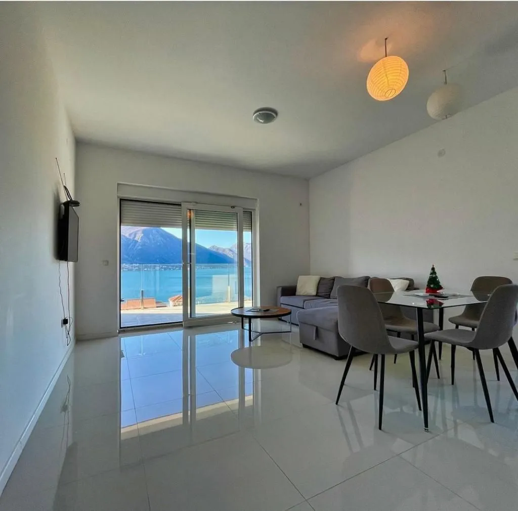 Prodaja, jednosoban stan, 46m², Dobrota, Kotor