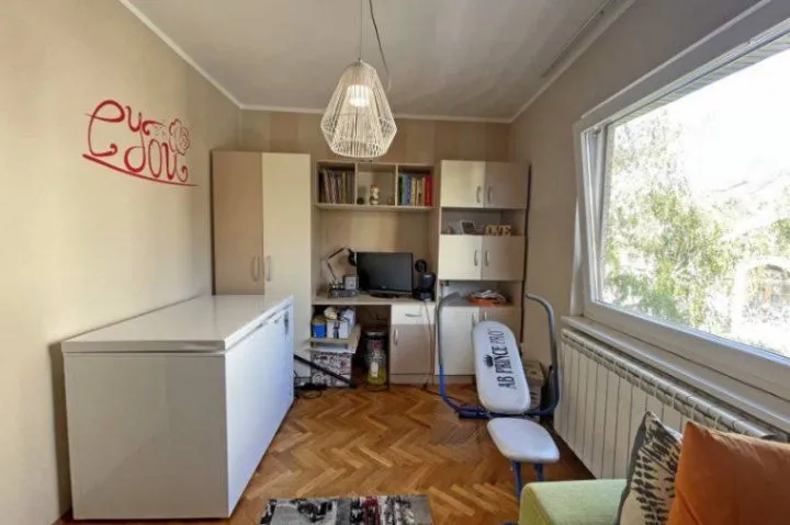 Prodaja, četvorosoban stan, 66m², Beograd, Srbija