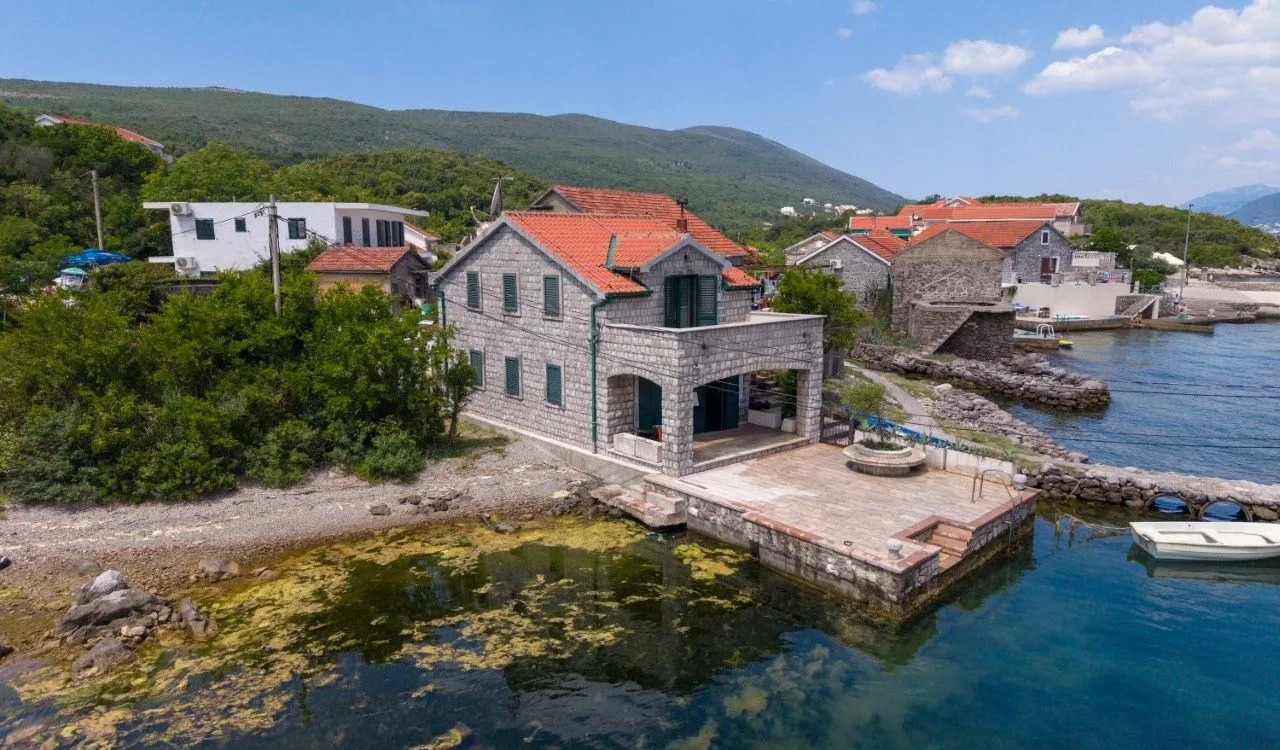Prodaja, kuća, 121m², Tivat, Crna Gora