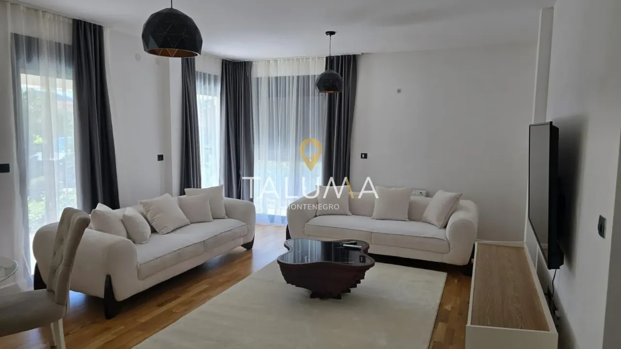 Izdavanje, dvosoban stan, 100m², Blok 9, Podgorica