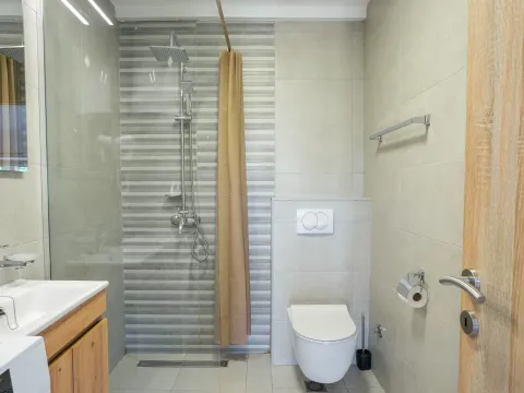 Izdavanje, jednosoban stan, 40m², Radanovići, Kotor - image 9