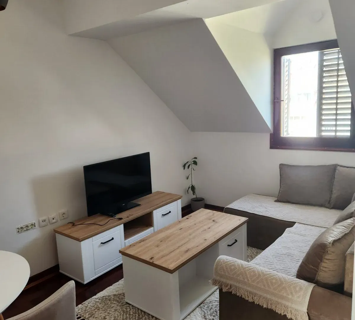 Prodaja, trosoban stan, 57m², Stara varoš, Nikšić