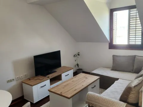 Prodaja, trosoban stan, 57m², Stara varoš, Nikšić - image 2