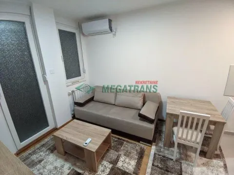 Izdavanje, jednosoban stan, 30m², Centar, Novi Sad - image 2