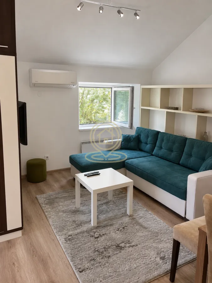 Rent, four bedroom apartment, 65m², Stari Grad, Beograd