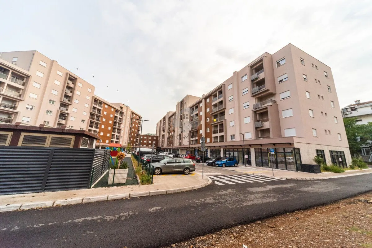 Izdavanje, poslovni prostor, 300m², Stari Aerodrom, Podgorica