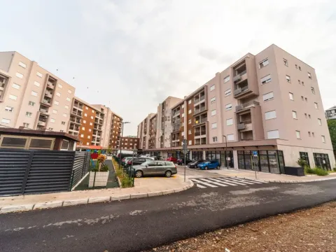 Izdavanje, poslovni prostor, 300m², Stari Aerodrom, Podgorica