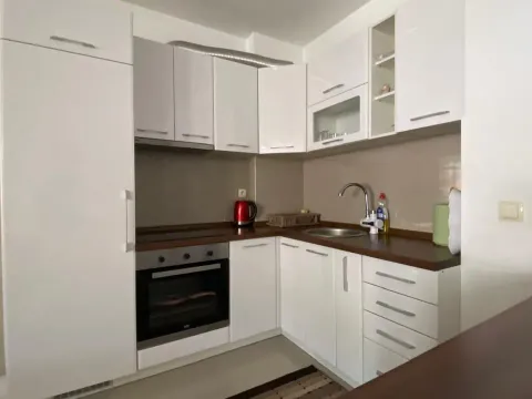 Rent, two bedroom apartment, 92m², Budva, Crna Gora - image 17