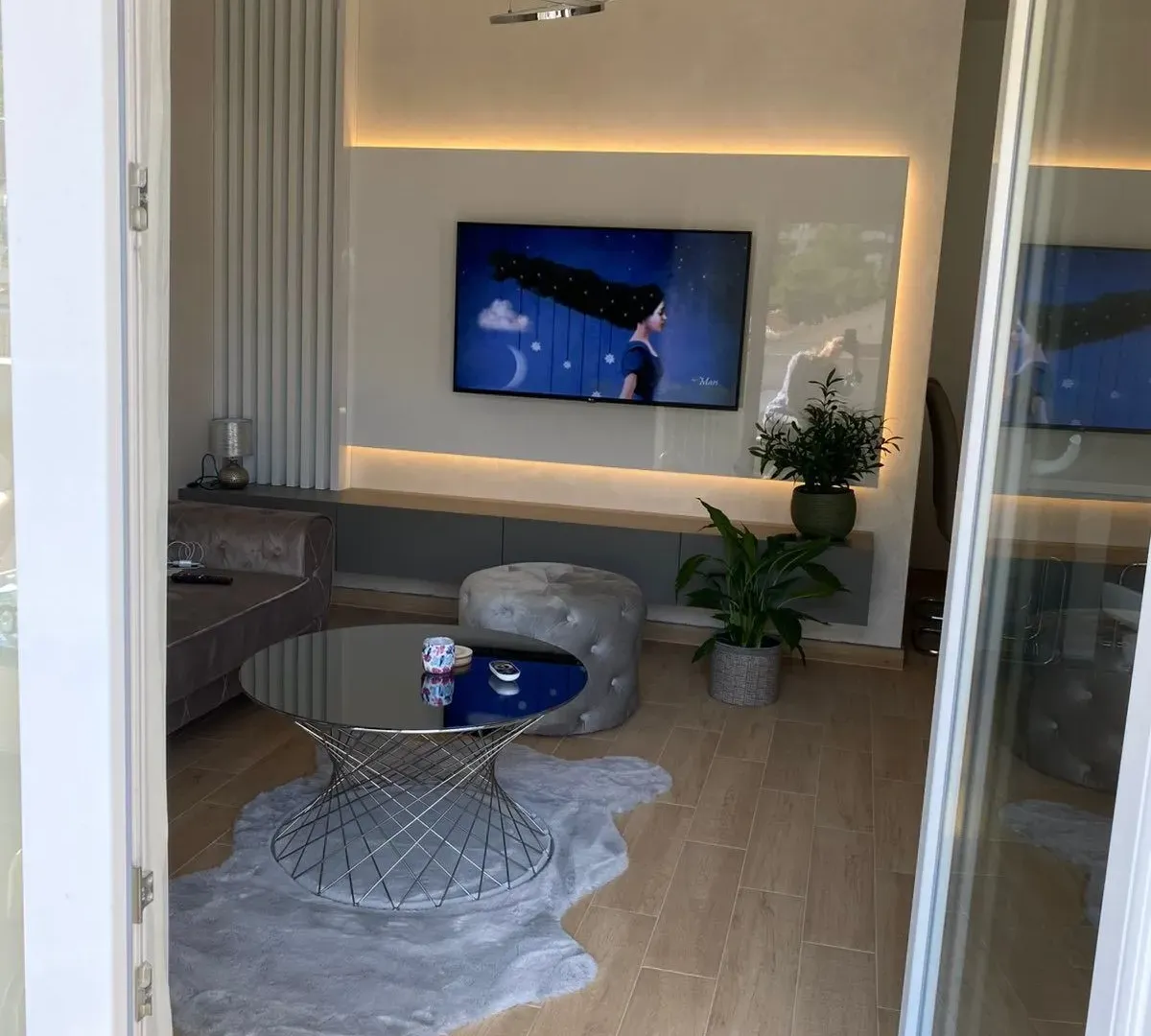 Izdavanje, dvosoban stan, 67m², Budva, Crna Gora