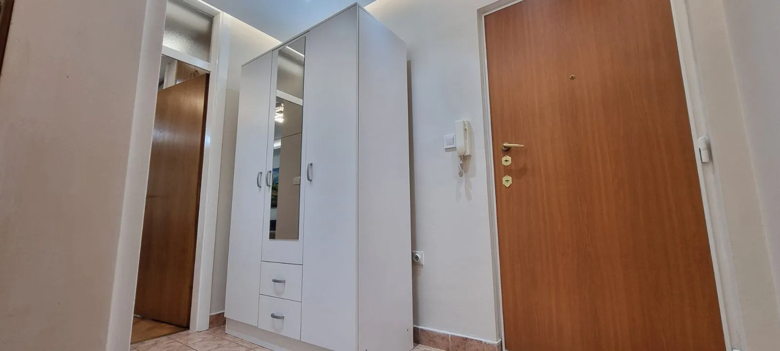 Izdavanje, dvosoban stan, 45m², Preko Morače, Podgorica