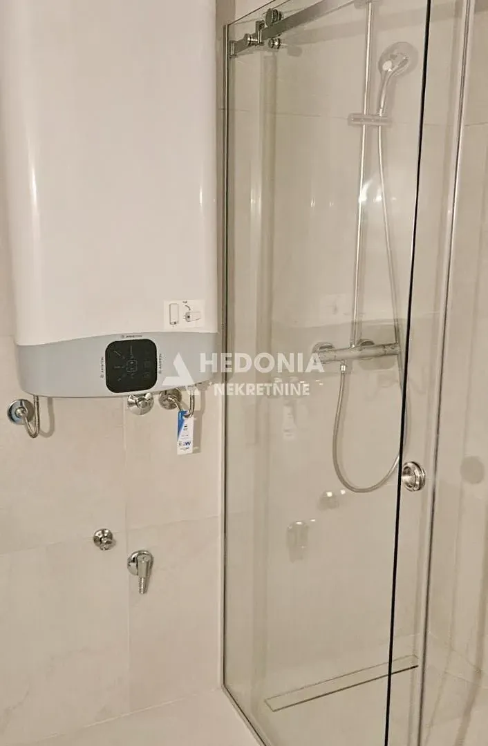 Izdavanje, trosoban stan, 77m², Novi Beograd Blok 65, Novi Beograd Sve Podlokacije