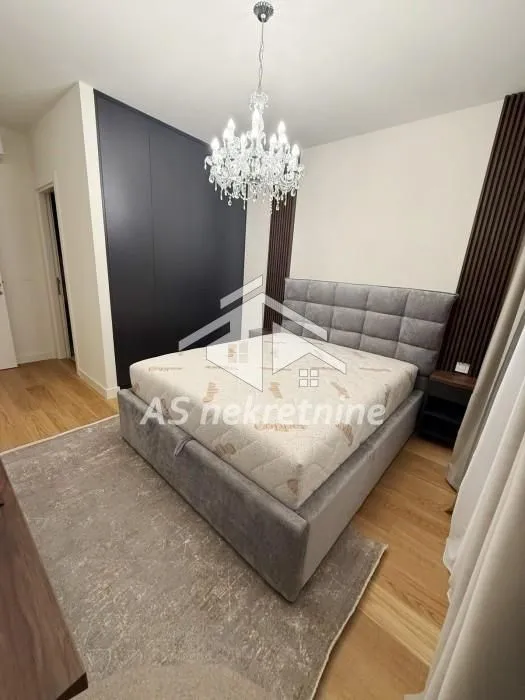 Izdavanje, trosoban stan, 76m², Savski Venac, Beograd