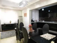 Izdavanje, četvorosoban stan, 178m², Tološka šuma, Podgorica - image 13