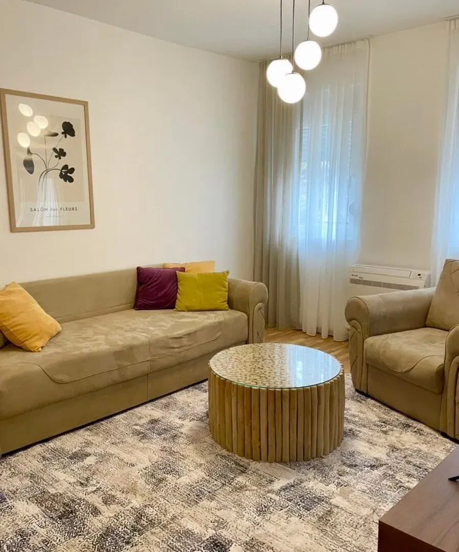 Izdavanje, dvosoban stan, 87m², Malo Brdo, Podgorica
