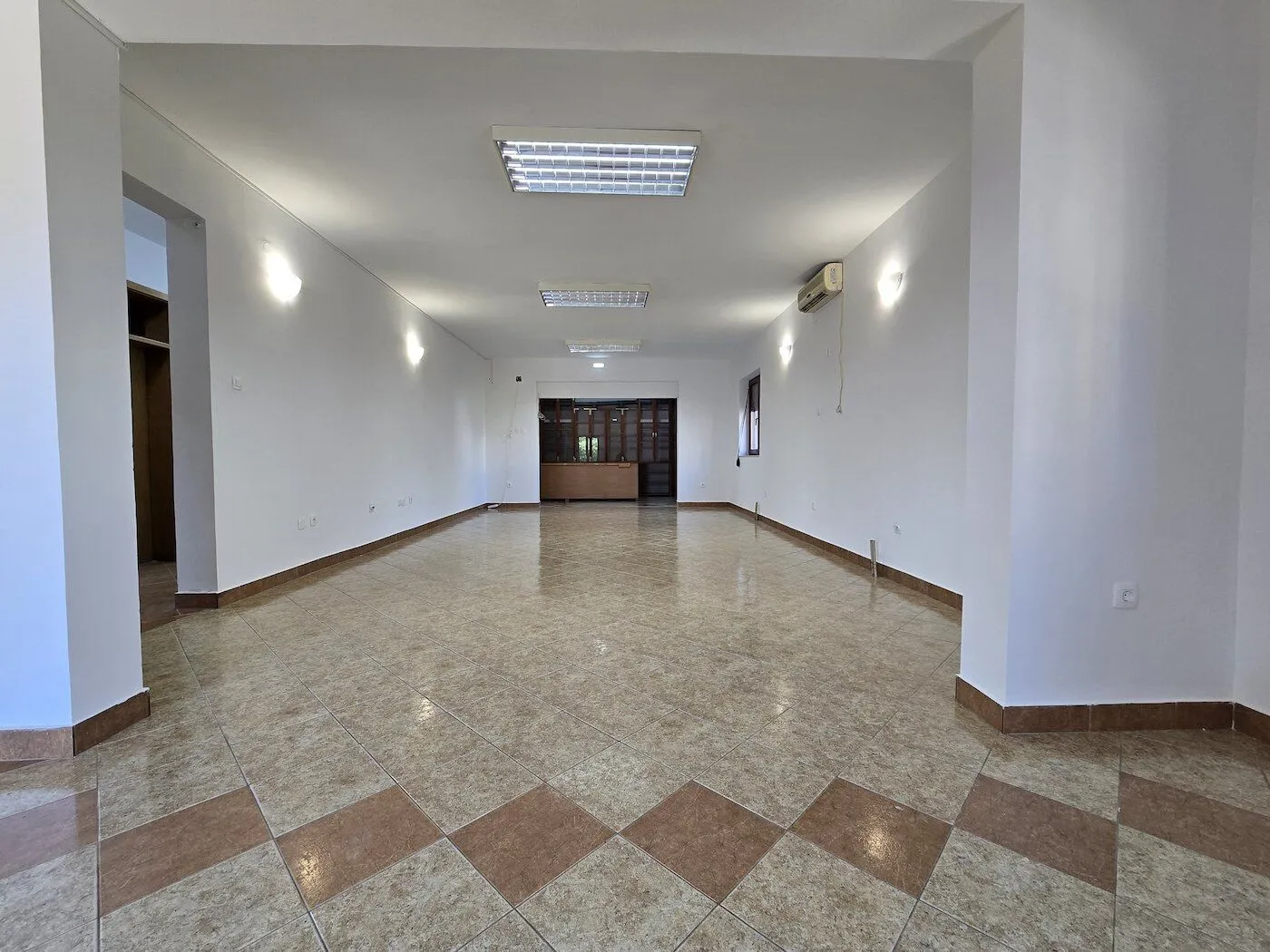 Rent, office space, 390m², Zabjelo, Podgorica