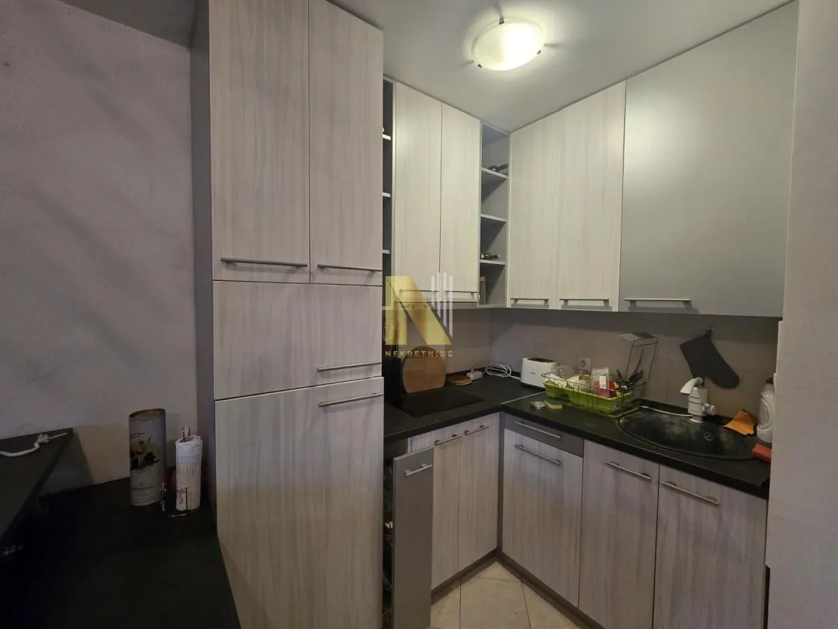 Prodaja, trosoban stan, 80m², Socijalno, Novi Sad Sve Podlokacije