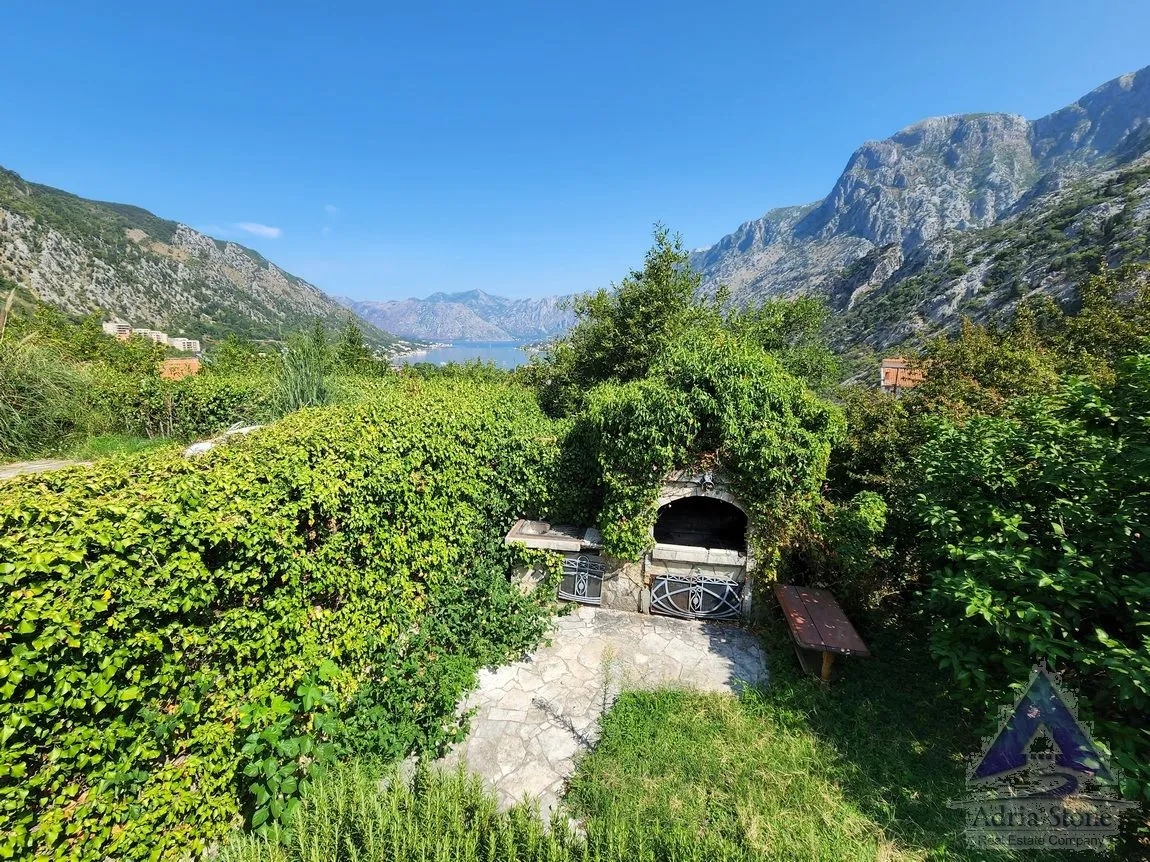 Prodaja, kuća, 1500m², Škaljari, Kotor