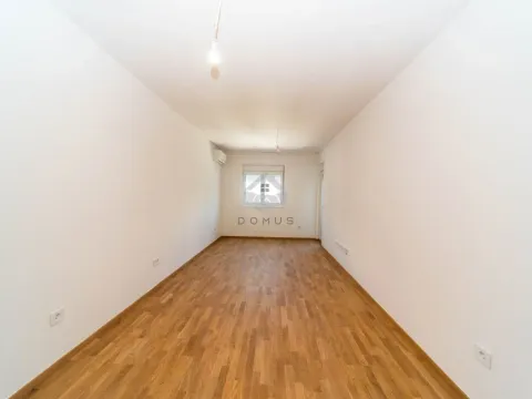 Prodaja, dvosoban stan, 66m², Stari Aerodrom, Podgorica - image 2