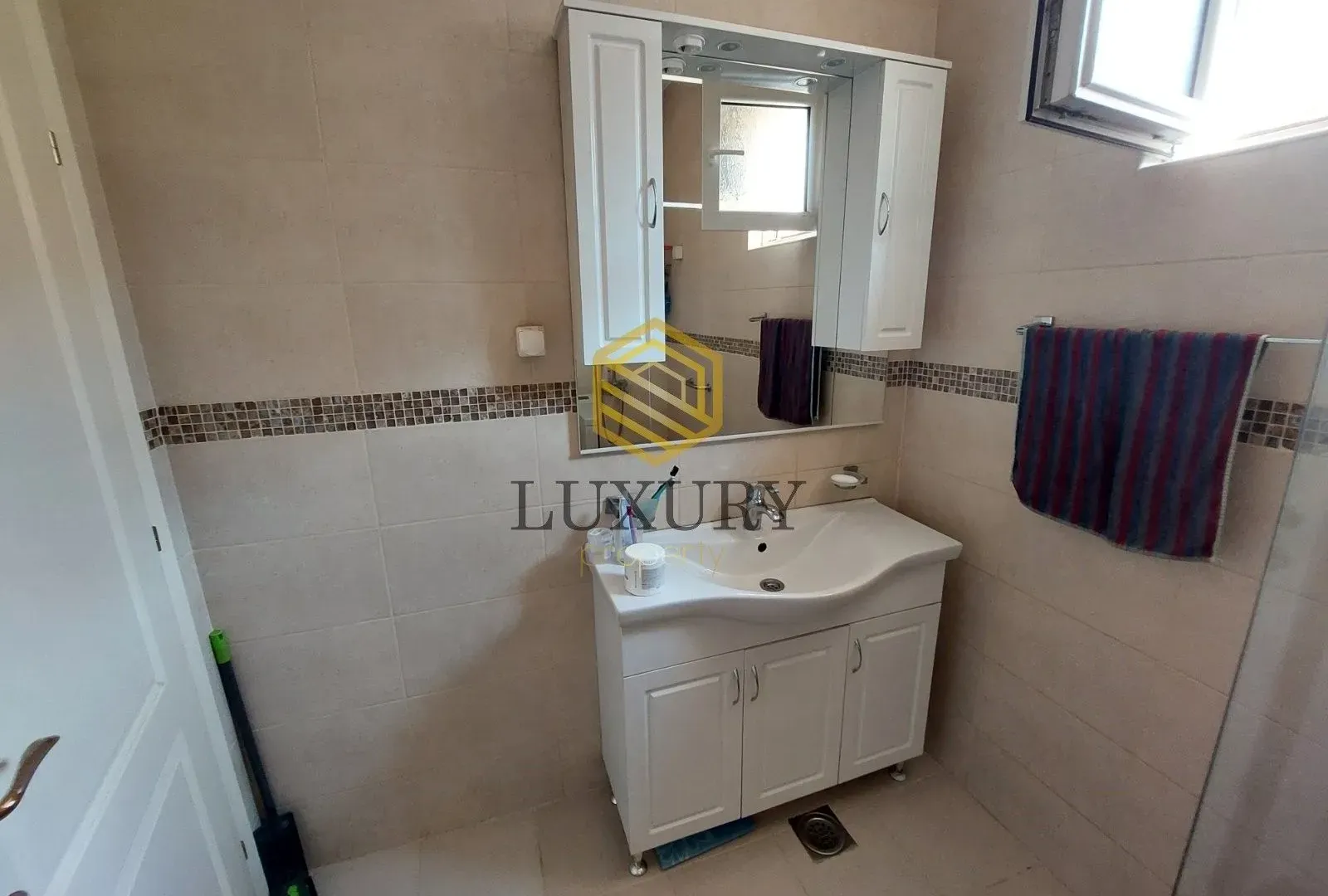 Izdavanje, kuća, 120m², Tološi, Podgorica