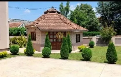 Izdavanje, kuća, 250m², Tološi, Podgorica - image 2